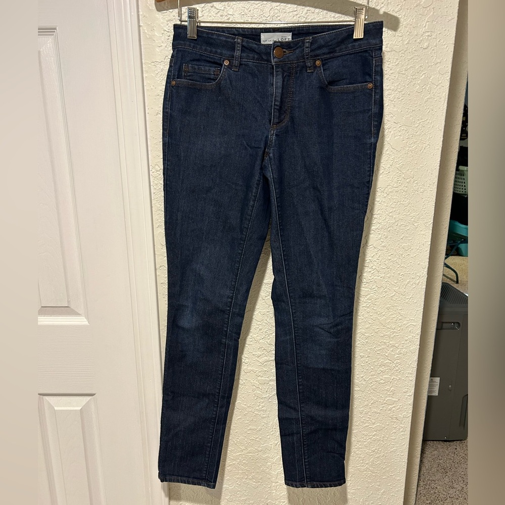 Loft women’s size 0 curvy skinny jeans.